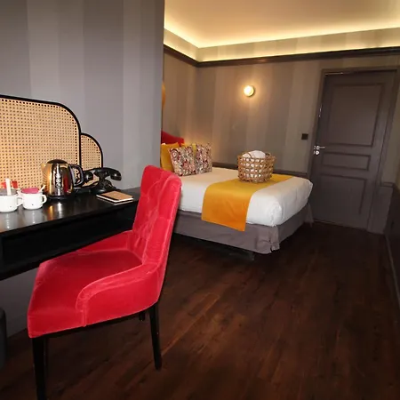 Alexandra Hotel 4*