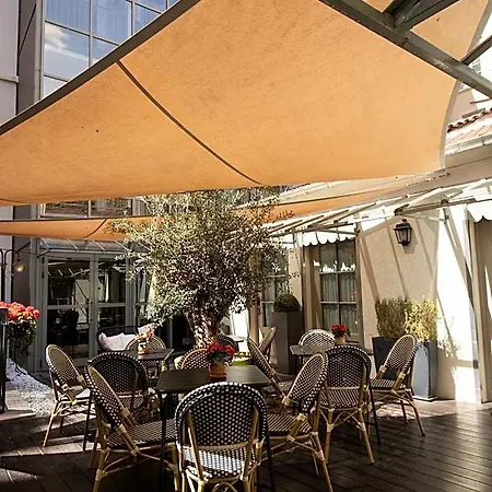 Alexandra Hotel