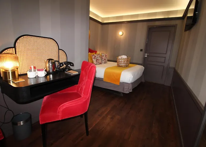 Alexandra Hotel 4*